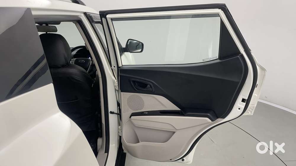 Mahindra Xuv300 W8, 2022, Petrol