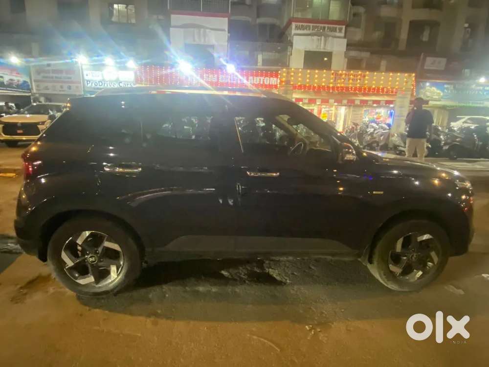Hyundai Venue 2021 Petrol 35300 Km Driven