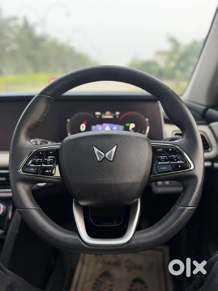 Mahindra Xuv700 2.2 Ax 7 Diesel At Luxury Pack Str, 2025, Diesel