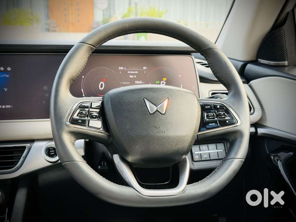 Mahindra Xuv700 2.2 Ax 7 Diesel At Luxury Pack Str, 2025, Diesel