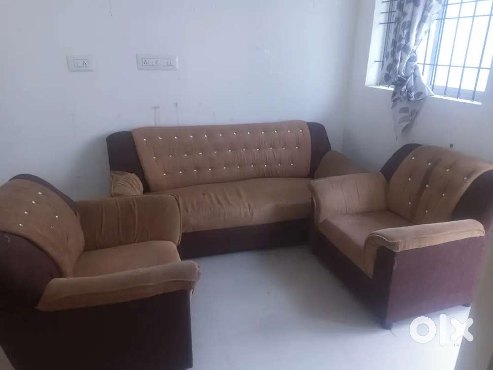 Sofa set available 3+2
