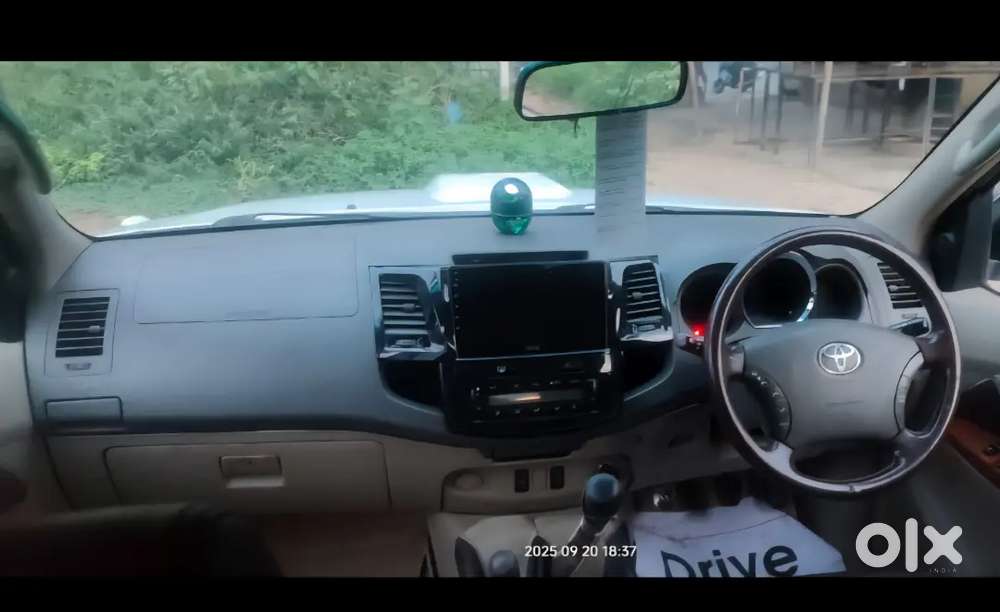 Toyota Fortuner 2011 Diesel 300000 Km Driven