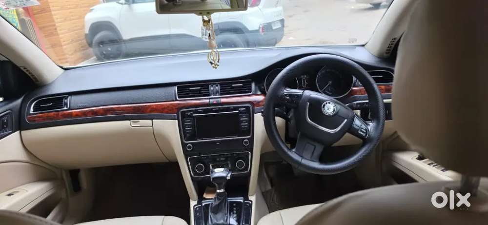 Skoda Superb  2012