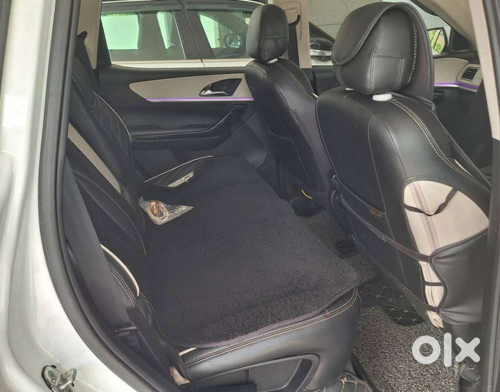 Mahindra Xuv700 2.0 Ax 7 Petrol At Luxury Pack Str, 2022, Petrol