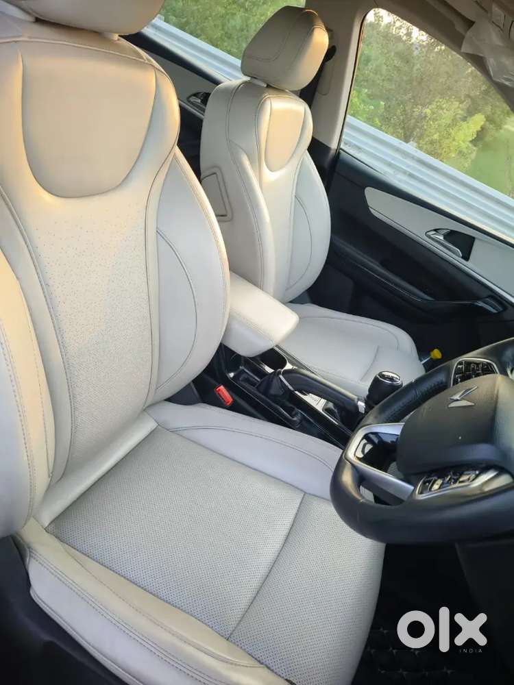 Mahindra Xuv700 Mt 2022/23