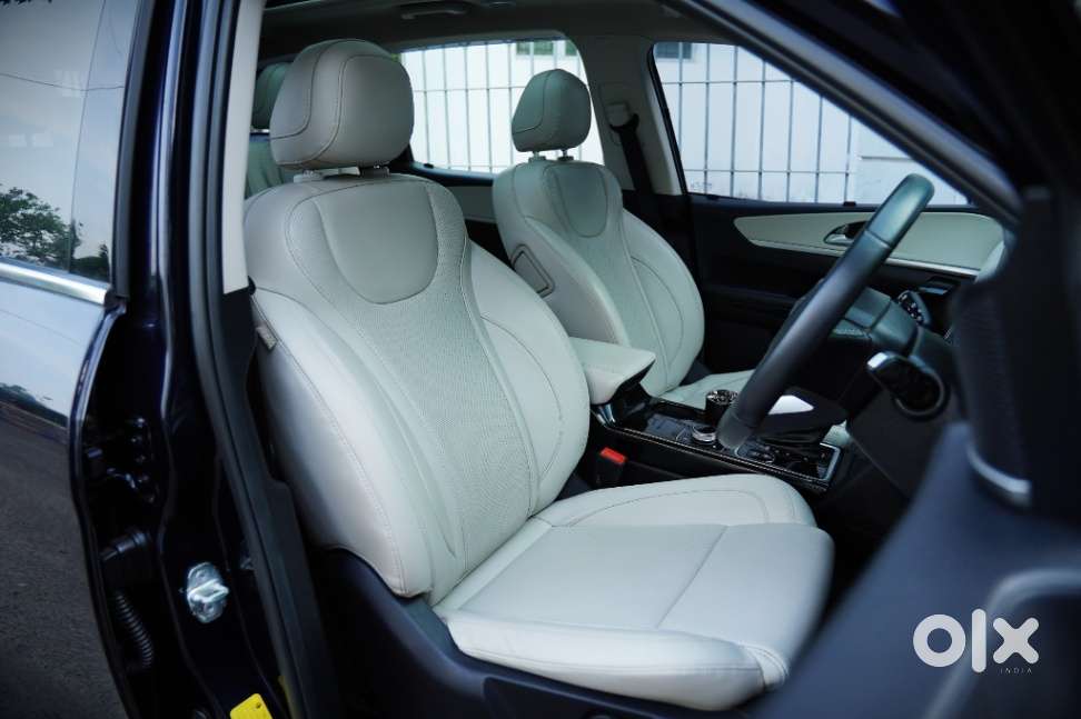 Mahindra Xuv700 2.0 Ax 7 Petrol At Luxury Pack Str, 2024, Petrol