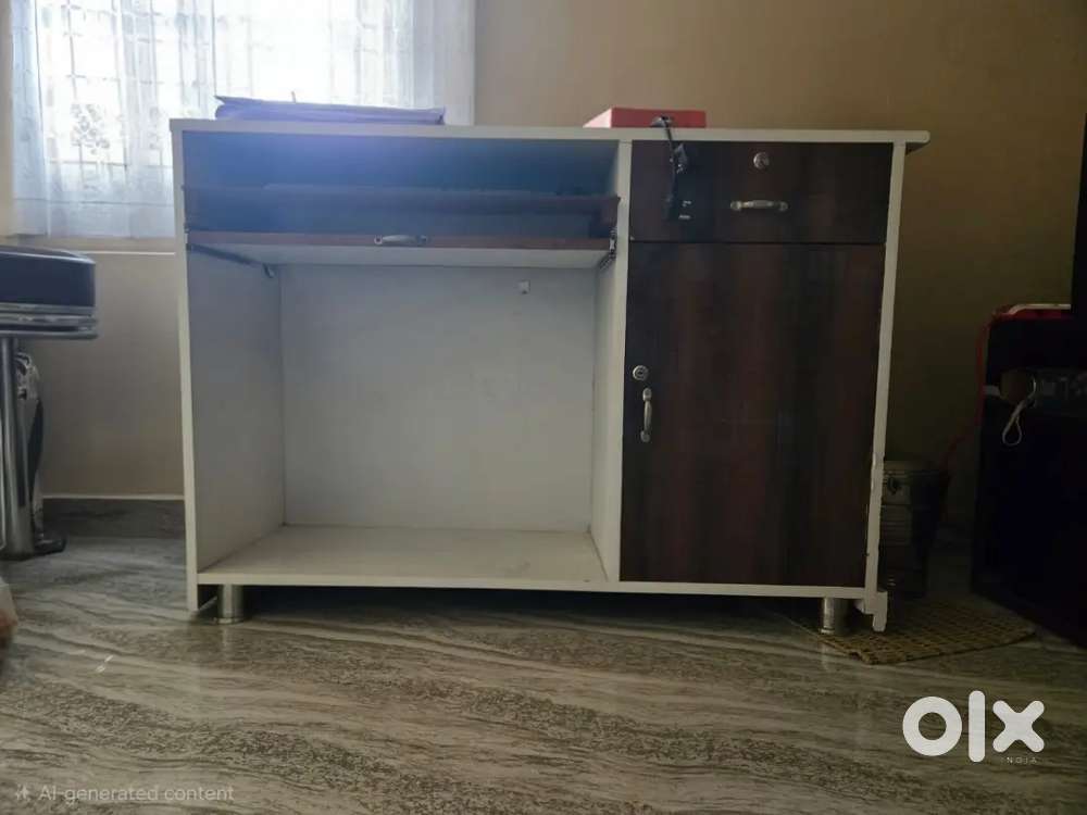 COMPUTER TABLE