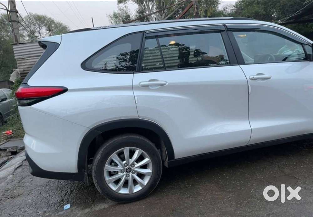 Toyota Innova Hycross 2.0 Vx (o) Hybrid 8 Str, 2024, Petrol