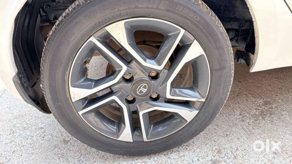 Tata Tiago 1.2 Revotron Xz (o), 2023, Petrol