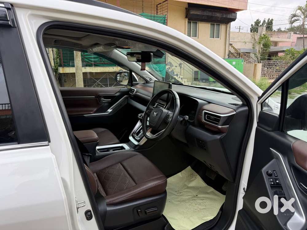 Toyota Innova Hycross 2.0 Zx Hybrid 7 Str, 2024, Petrol