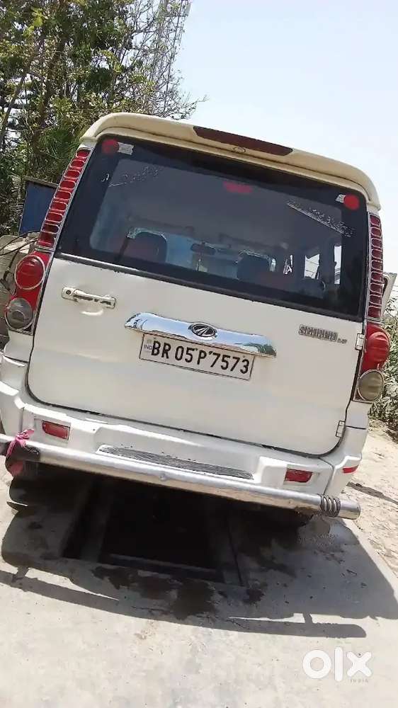 Mujche Gari Bechna Hai