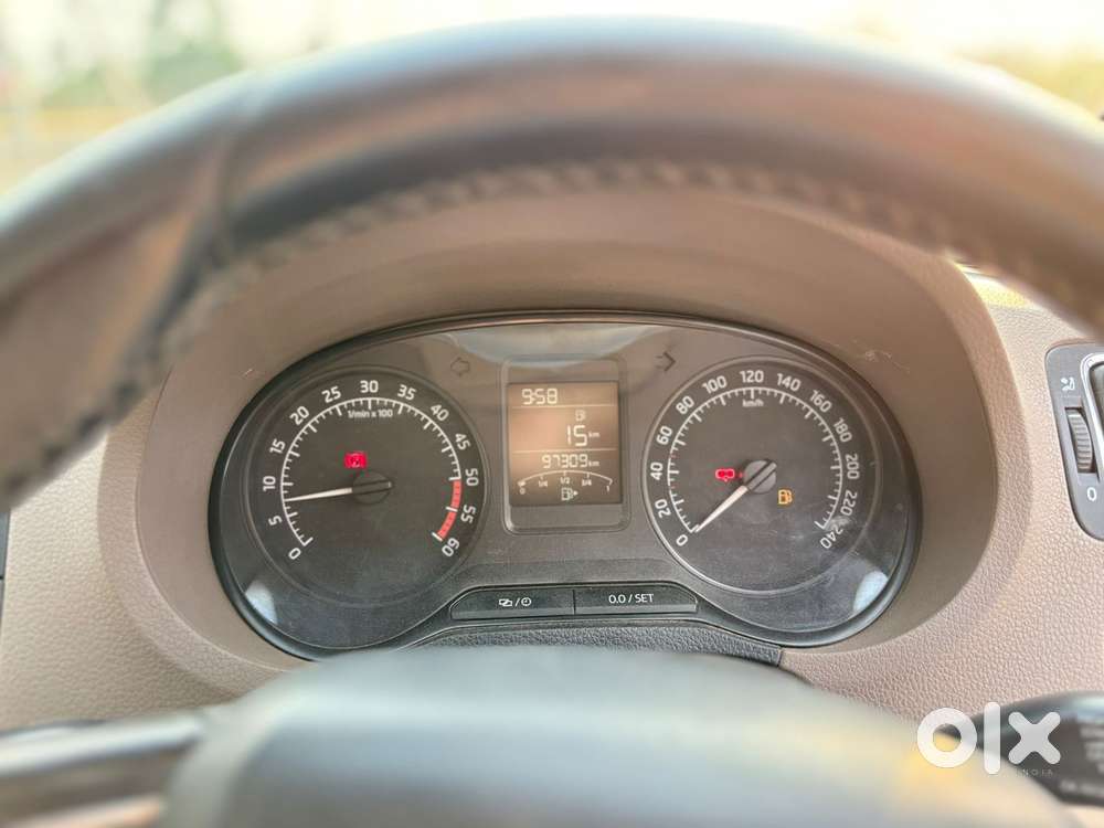Skoda Rapid 1.5 Elegance Tdi Mt, 2015, Diesel