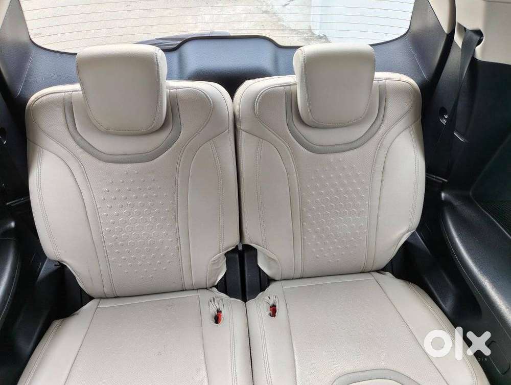 Mahindra Xuv700 2.0 Ax 7 Petrol Mt Str, 2022, Petrol