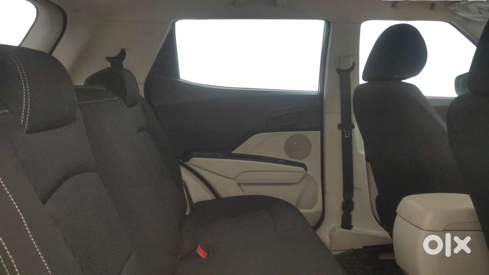 Mahindra Xuv300 W4, 2023, Petrol
