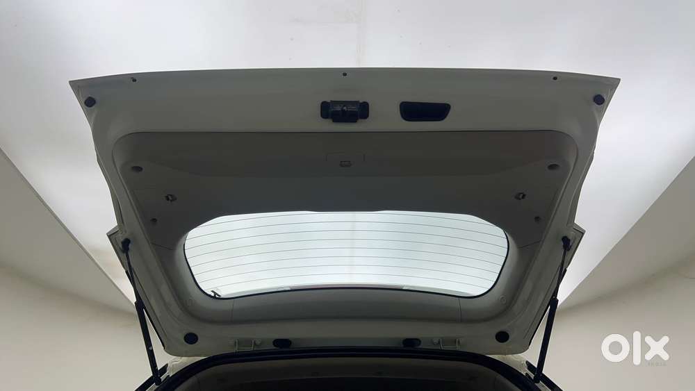 Mahindra Xuv300 1.2 W8 (o) Amt Petrol, 2022, Petrol