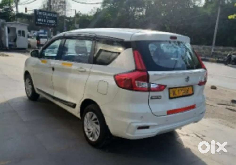 Taxi ( Dl ) - Ertiga Tour M - Cng - 2022 , Excellent Condition.