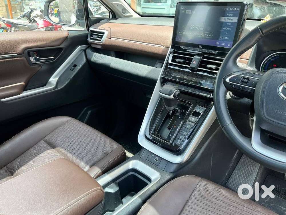 Toyota Innova Hycross 2.0 Zx (o) Hybrid 7 Str, 2023, Petrol