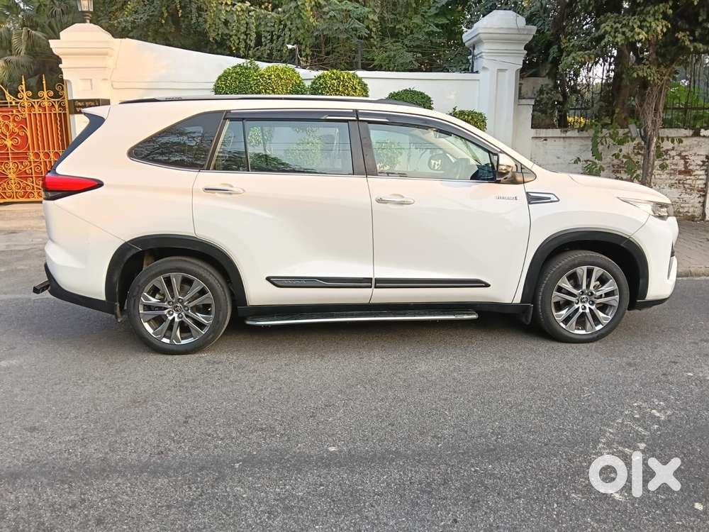 Toyota Innova Hycross 2.0 Zx Hybrid 7 Str, 2023, Cng & Hybrids