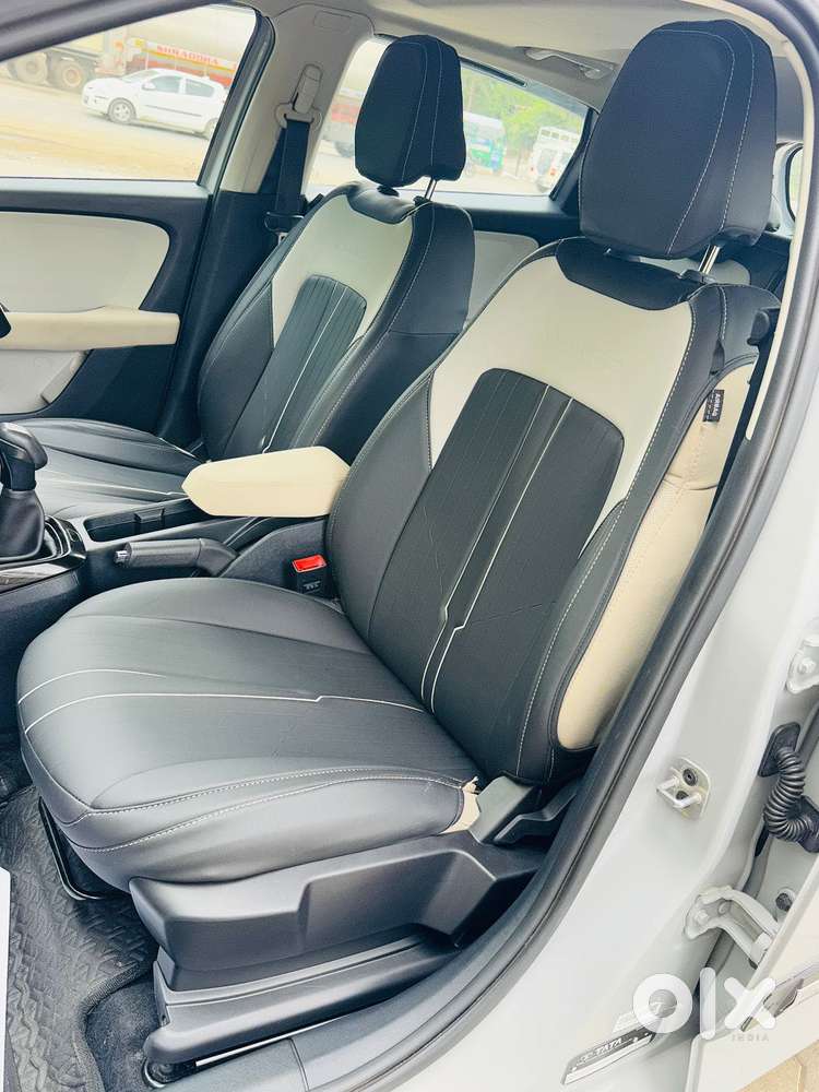Tata Altroz Accomplished S Mt Diesel, 2025, Petrol