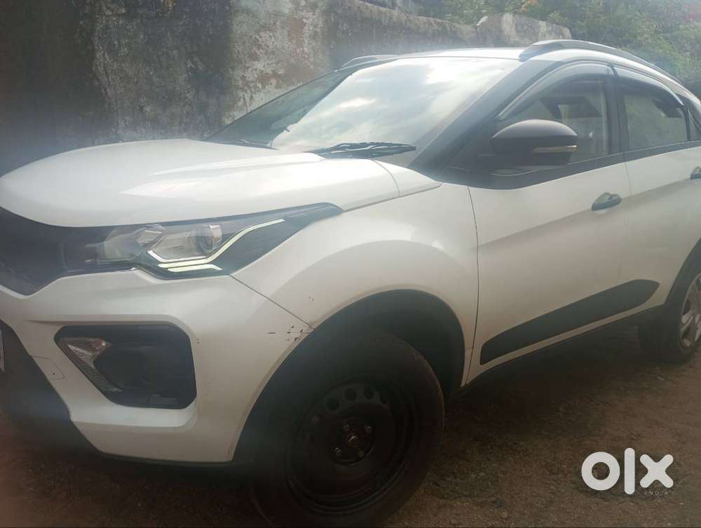 Tata Nexon Xma Petrol Amtdec202219000kmfirst Owner