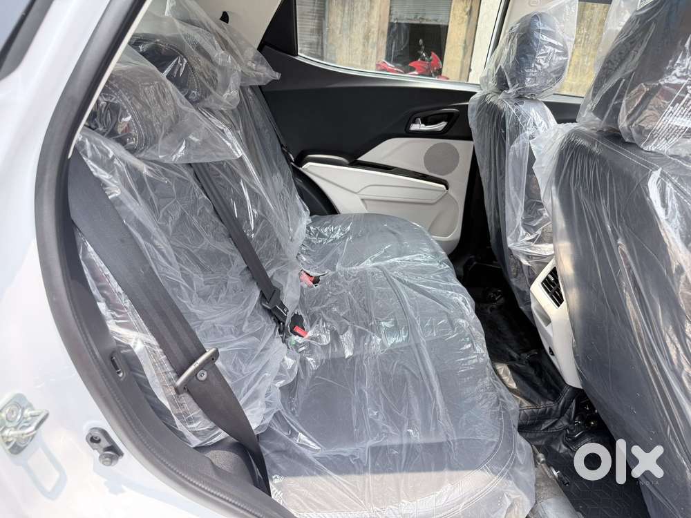 Mahindra Xuv 3xo Ax7l 1.2 Petrol At (pg), 2026, Petrol