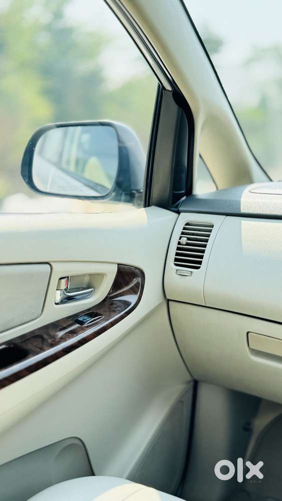 Toyota Innova 2.5 Vx 8 Seater Bs Iv, 2014, Diesel