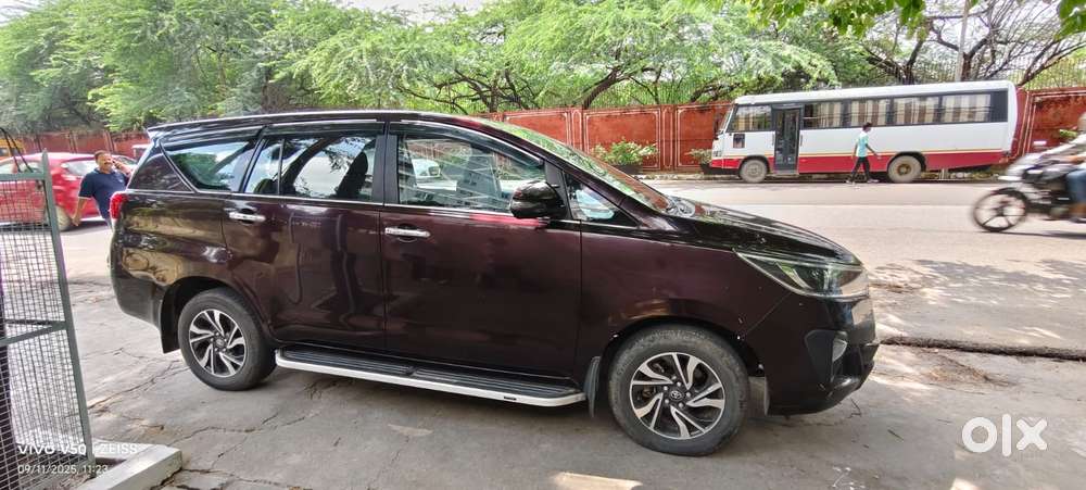Toyota Innova Crysta 2.4 V 8 Str, 2022, Diesel