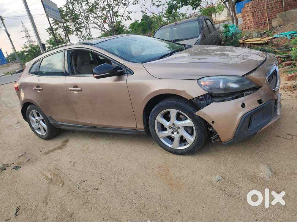 Volvo V40 Cross Country 2013 Diesel Well Maintained