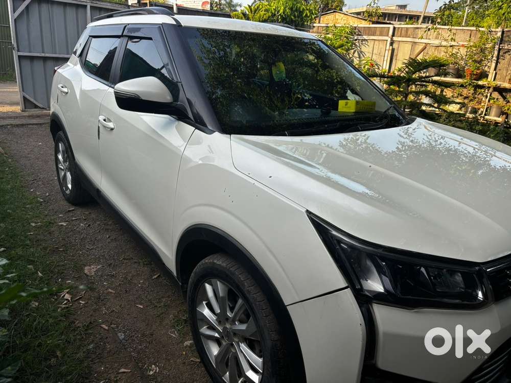 Mahindra Xuv300 Petrol 2021 W8 Pearl-white, 1st Owner