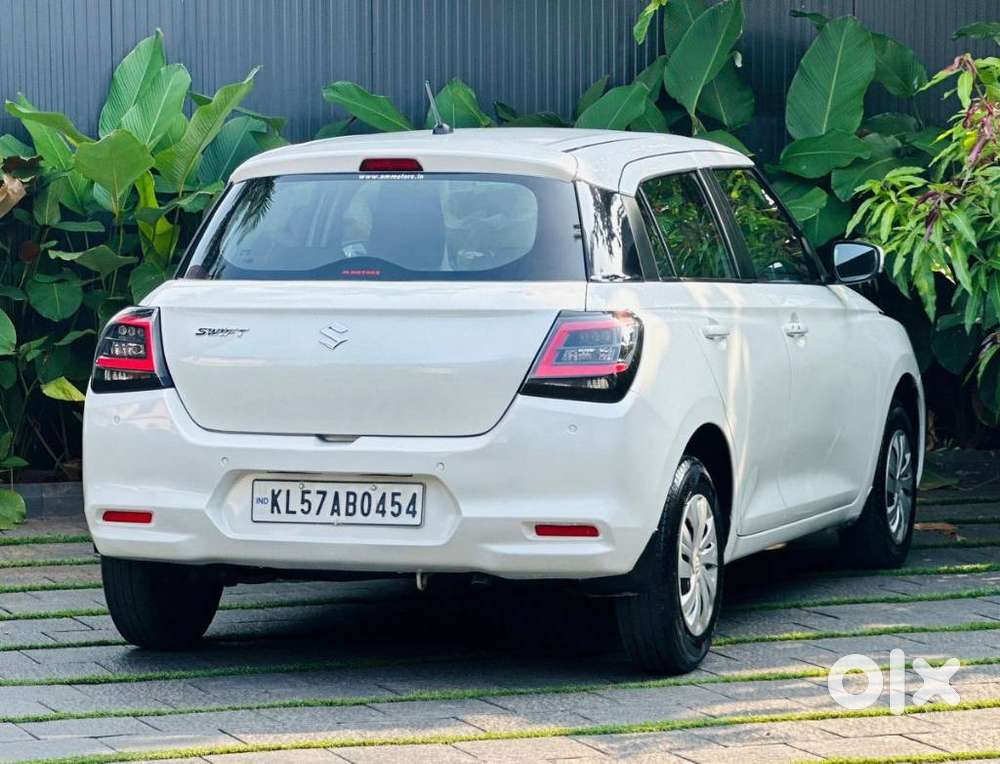 Maruti Suzuki Swift Vxi + Manual, 2024, Petrol
