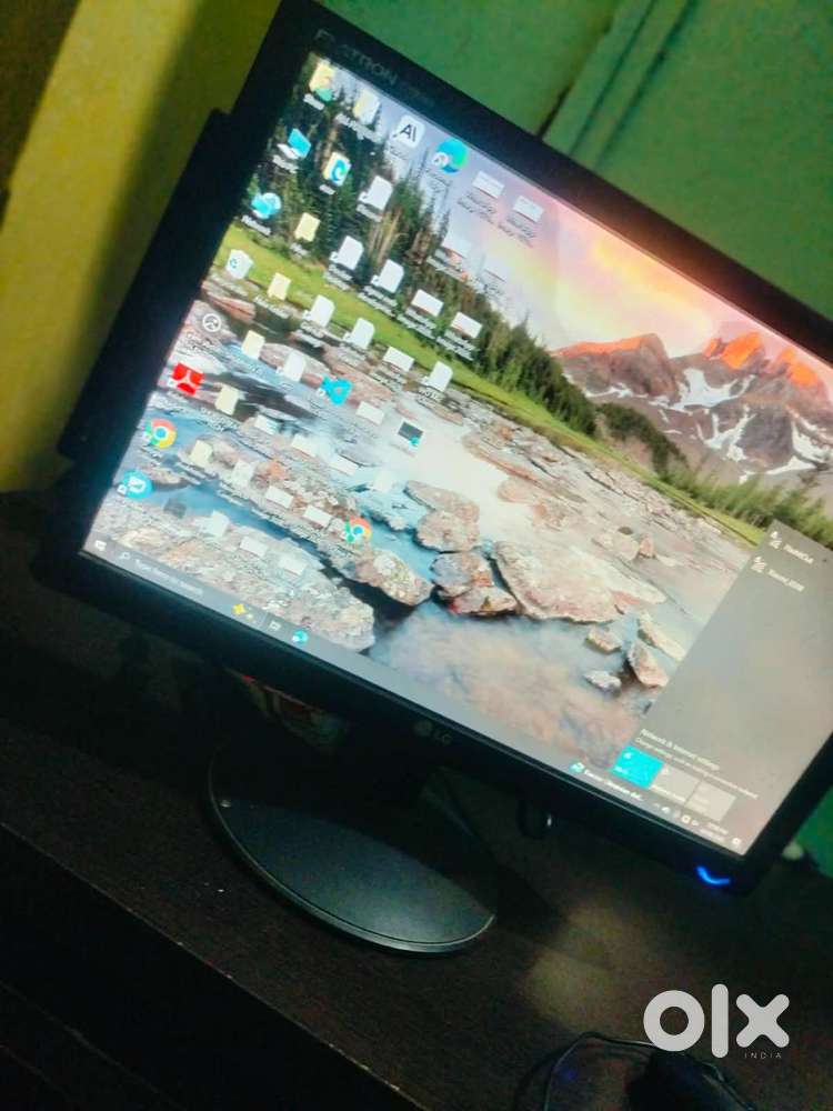 LG Flatron Monitor (Excellent Condition)