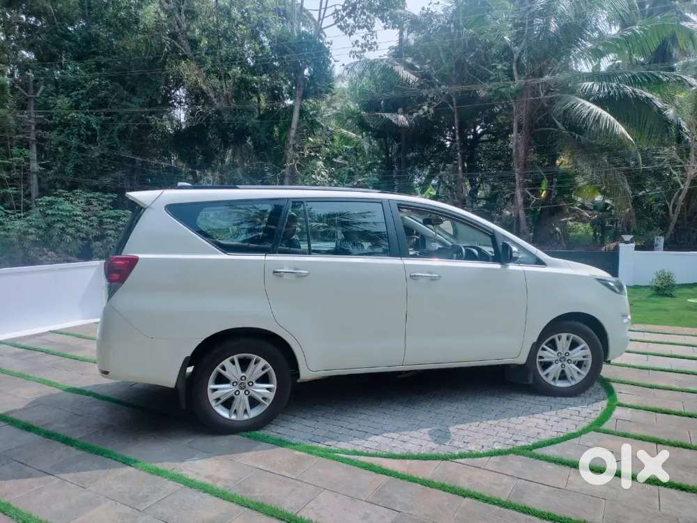 Toyota Innova Crysta 2016 Diesel Well Maintained