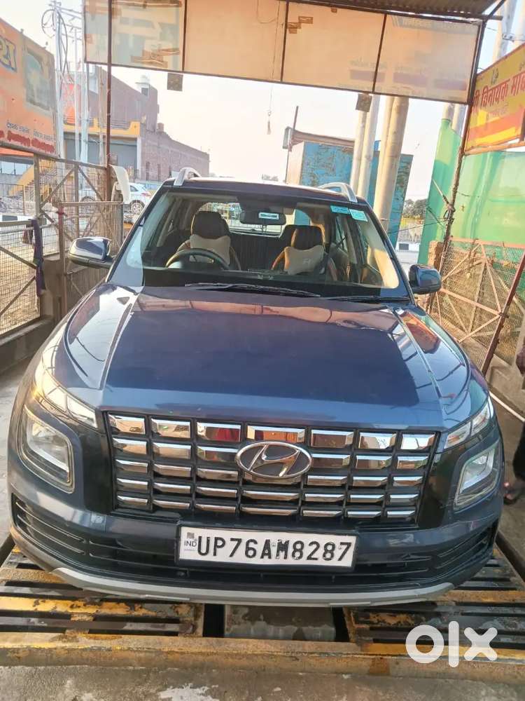 Hyundai Venue 2022 Petrol 40500 Km Driven