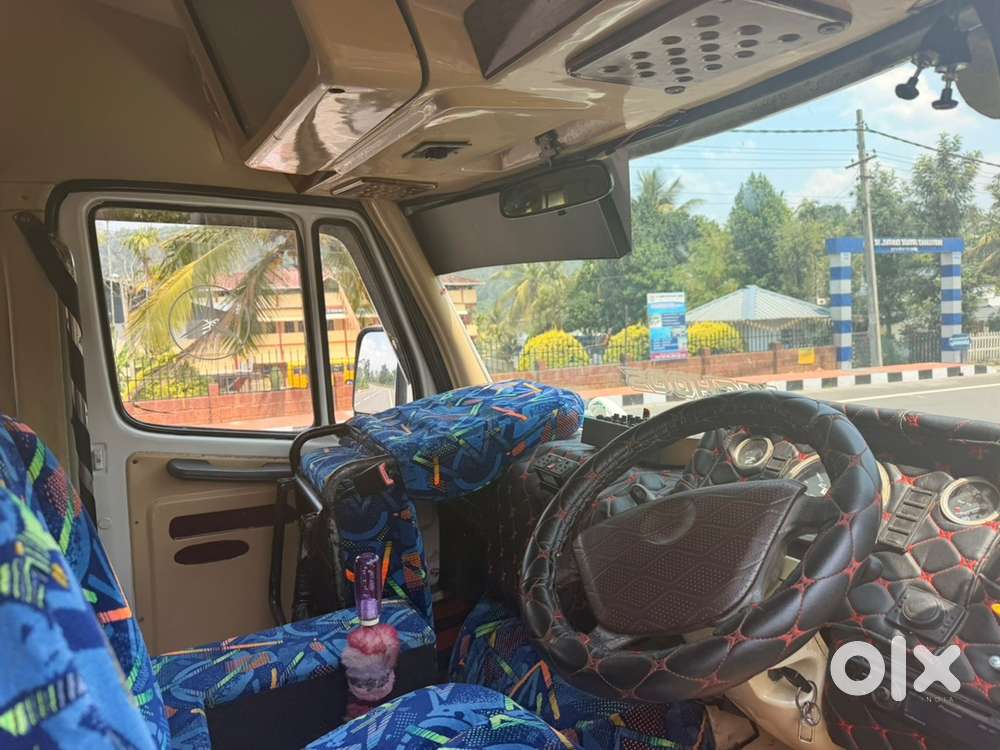Force Motors Traveller