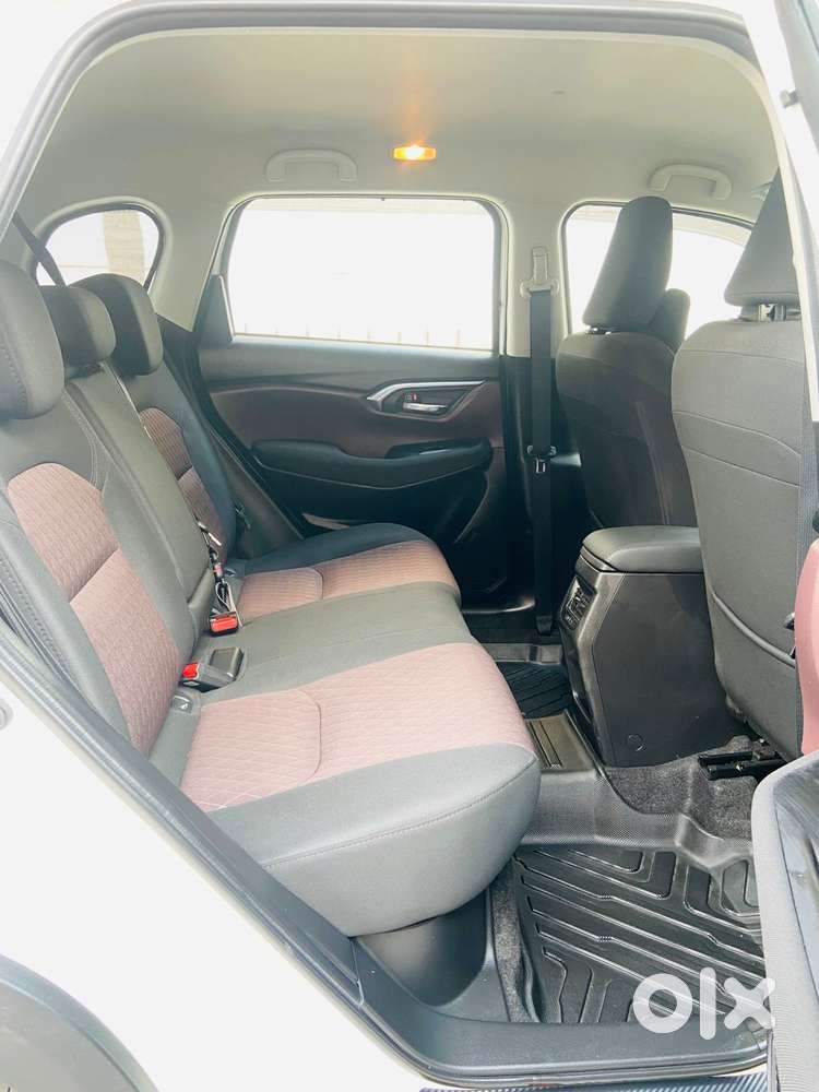 Maruti Suzuki Grand Vitara 1.5 Delta Smart Hybrid At, 2025, Petrol
