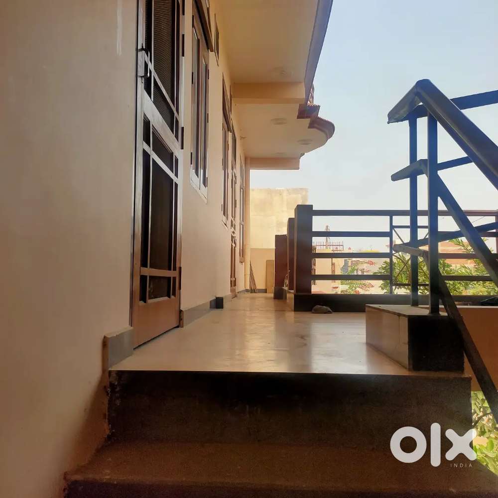 2 bhk flat available for rent near pappu katra