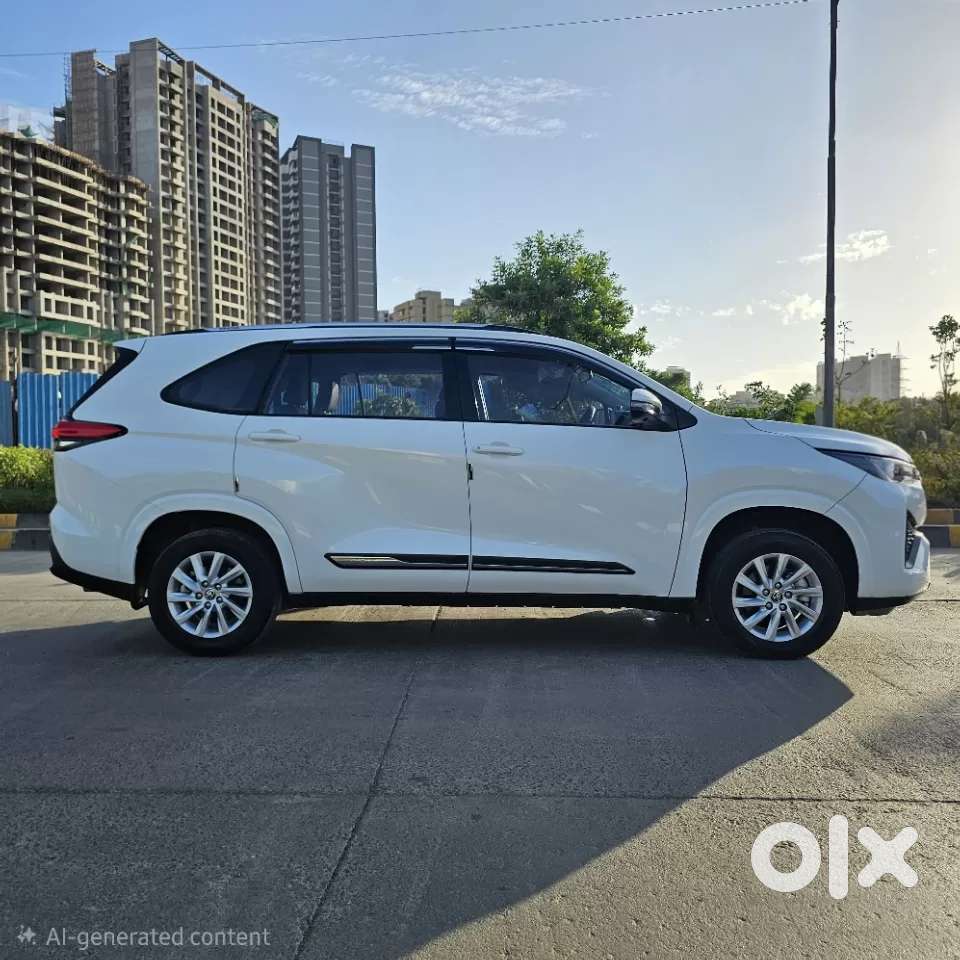 Toyota Innova Hycross, 2025, Petrol