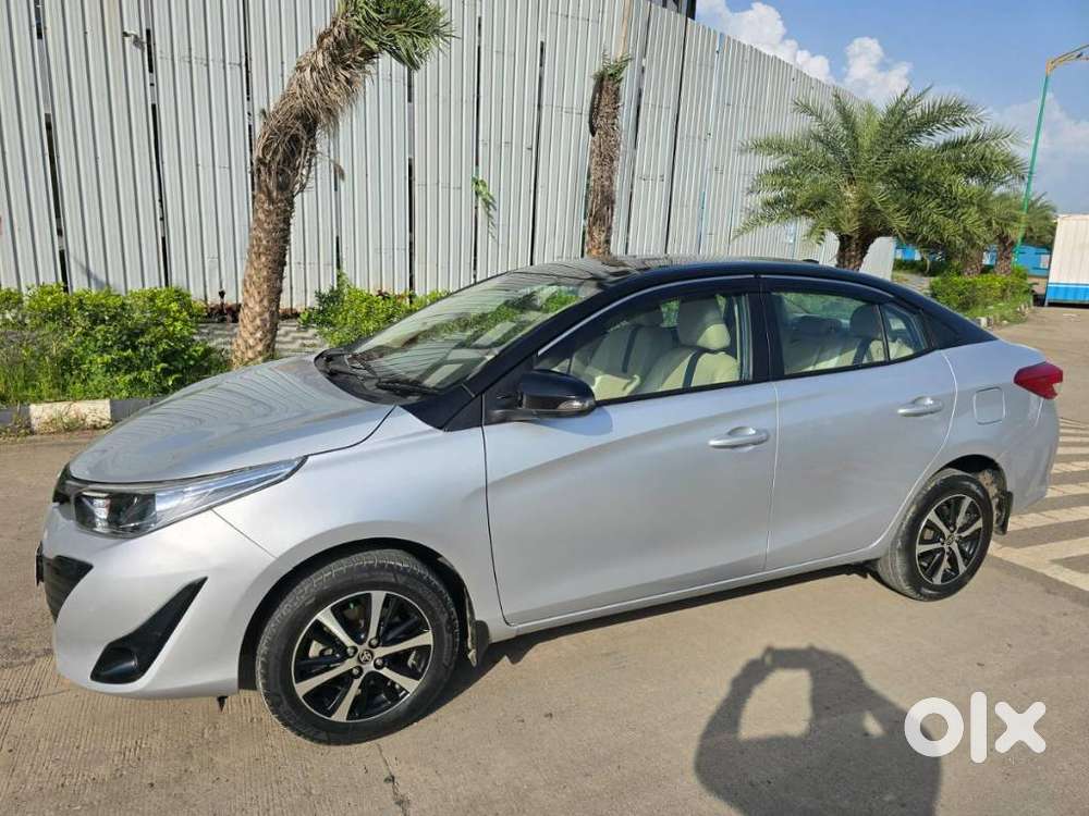 Toyota Yaris V Cvt, 2019, Petrol