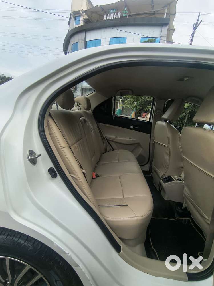 Maruti Suzuki Swift Dzire Zdi+ Amt, 2017, Diesel