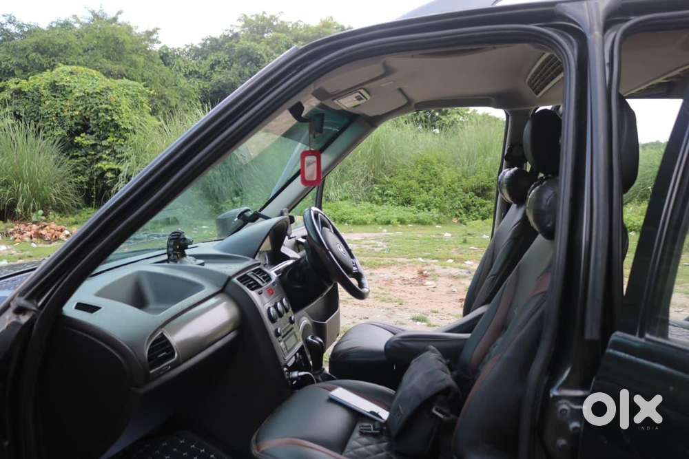 Tata Safari Storme Black Color