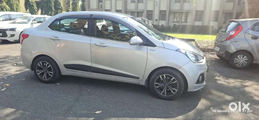 Hyundai Xcent 2015 .