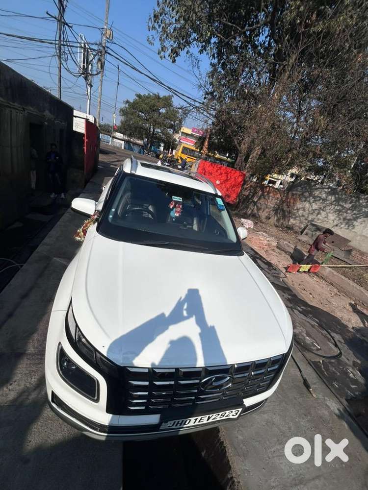 Hyundai Venue 2022 Petrol 30000 Km Driven