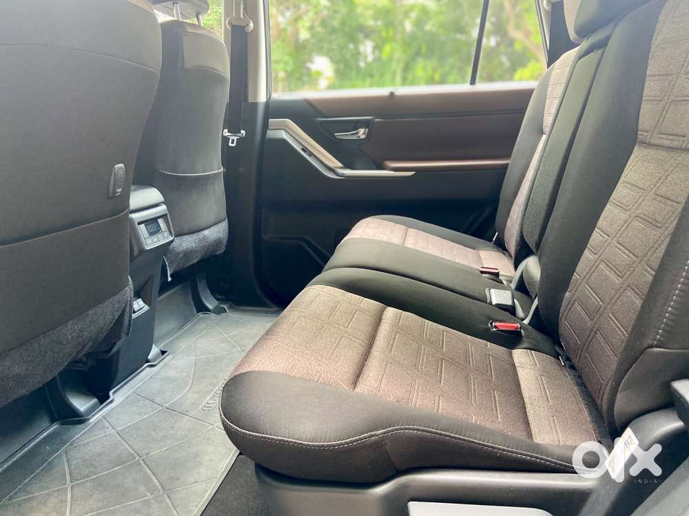 Toyota Innova Hycross 2.0 Vx Hybrid 8 Str, 2025, Cng & Hybrids