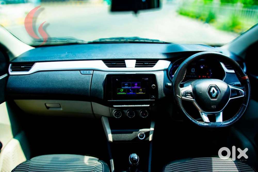 Renault Triber Rxz, 2023, Petrol