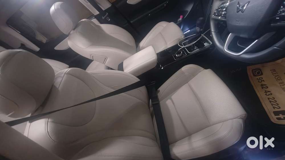 Mahindra Xuv700 2.0 Ax 7 Petrol At Luxury Pack Str, 2025, Petrol