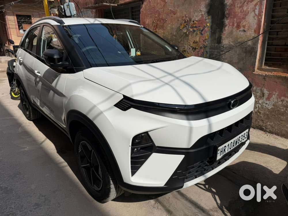 Tata Nexon Petrol Manual 1st 2025 ( Brand New Condition )