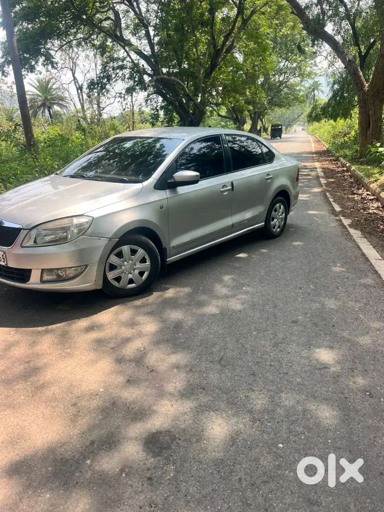 Urgent Sale Skoda Rapid 2014 Petrol Well Maintained