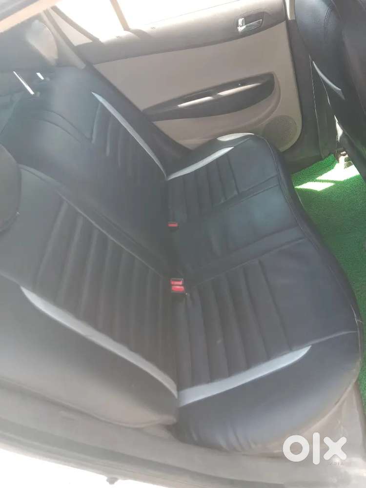 गाड़ी कंडीशन A1 80000 किलोमीटर चली हुई सेकंड ऑनर