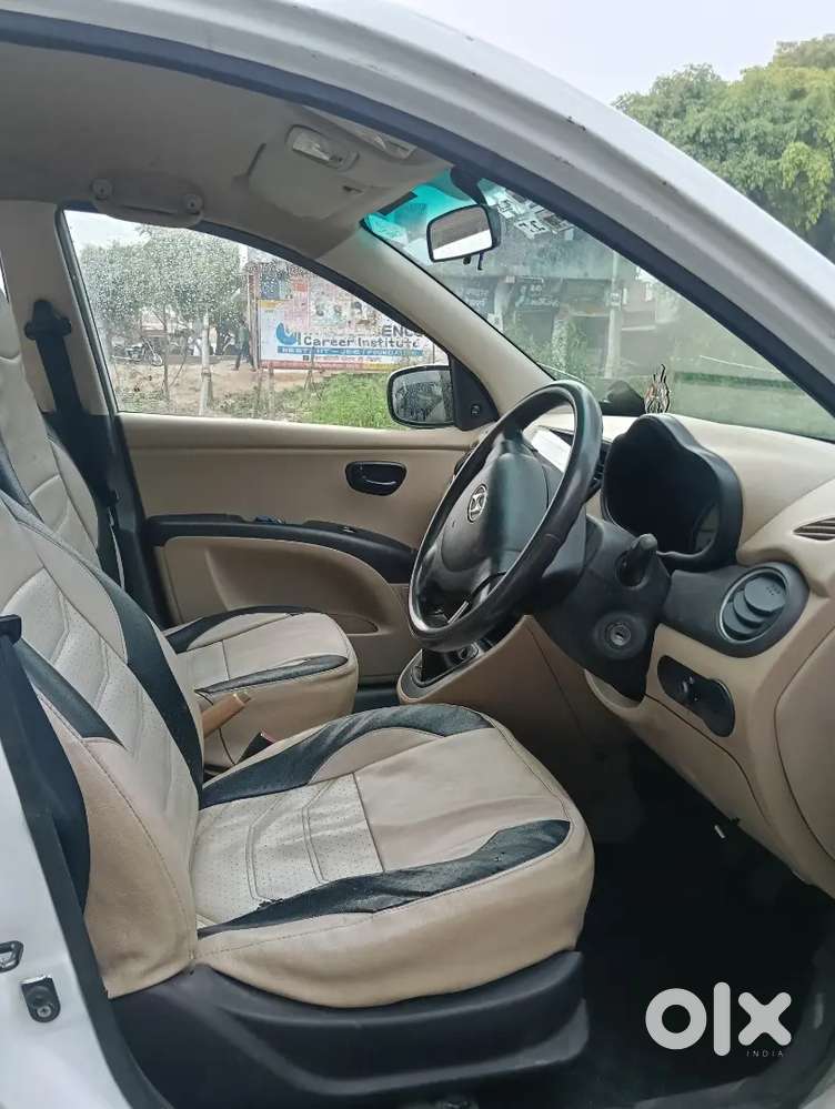 न्यू टायर न्यू बैटरी एलईडी है Ac चालू 2030  गुड कंडीशन कोई कमी नहीं