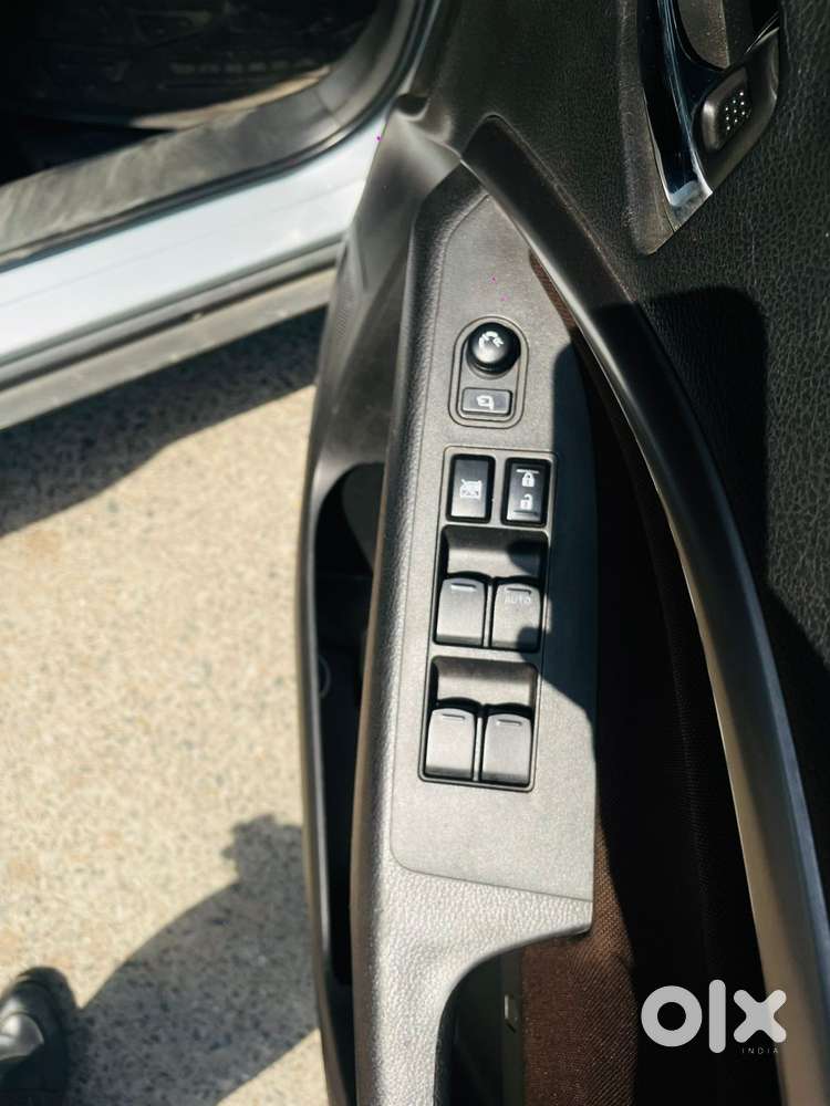 Maruti Suzuki Brezza 1.5 Zxi At Smart Hybrid, 2023, Petrol